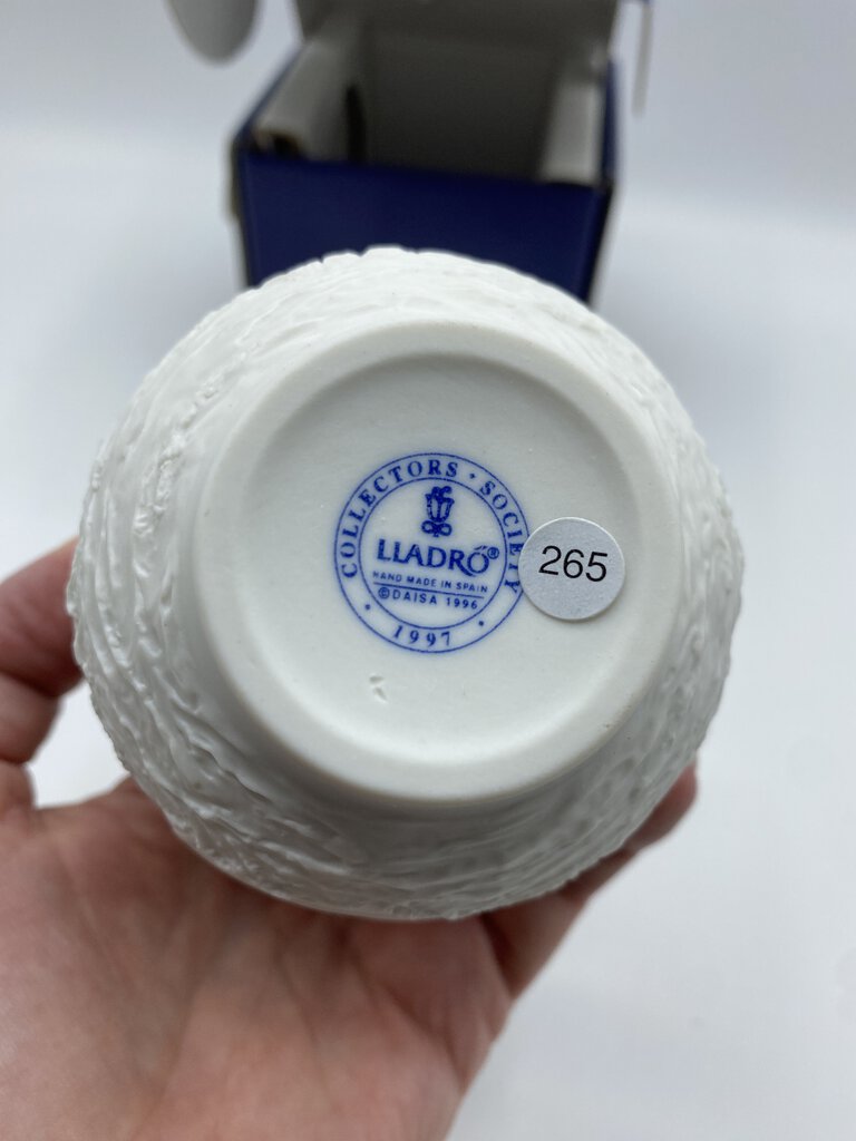 Lladro Collectors Society #17657 White Porcelain 3.5” Cup “Sailing the Seas” /rw