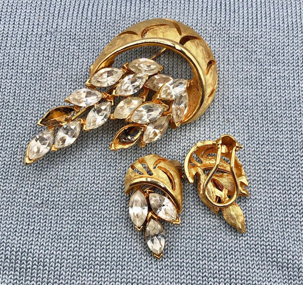 Vintage 8pc Lot of Clip Earrings & Brooch /b