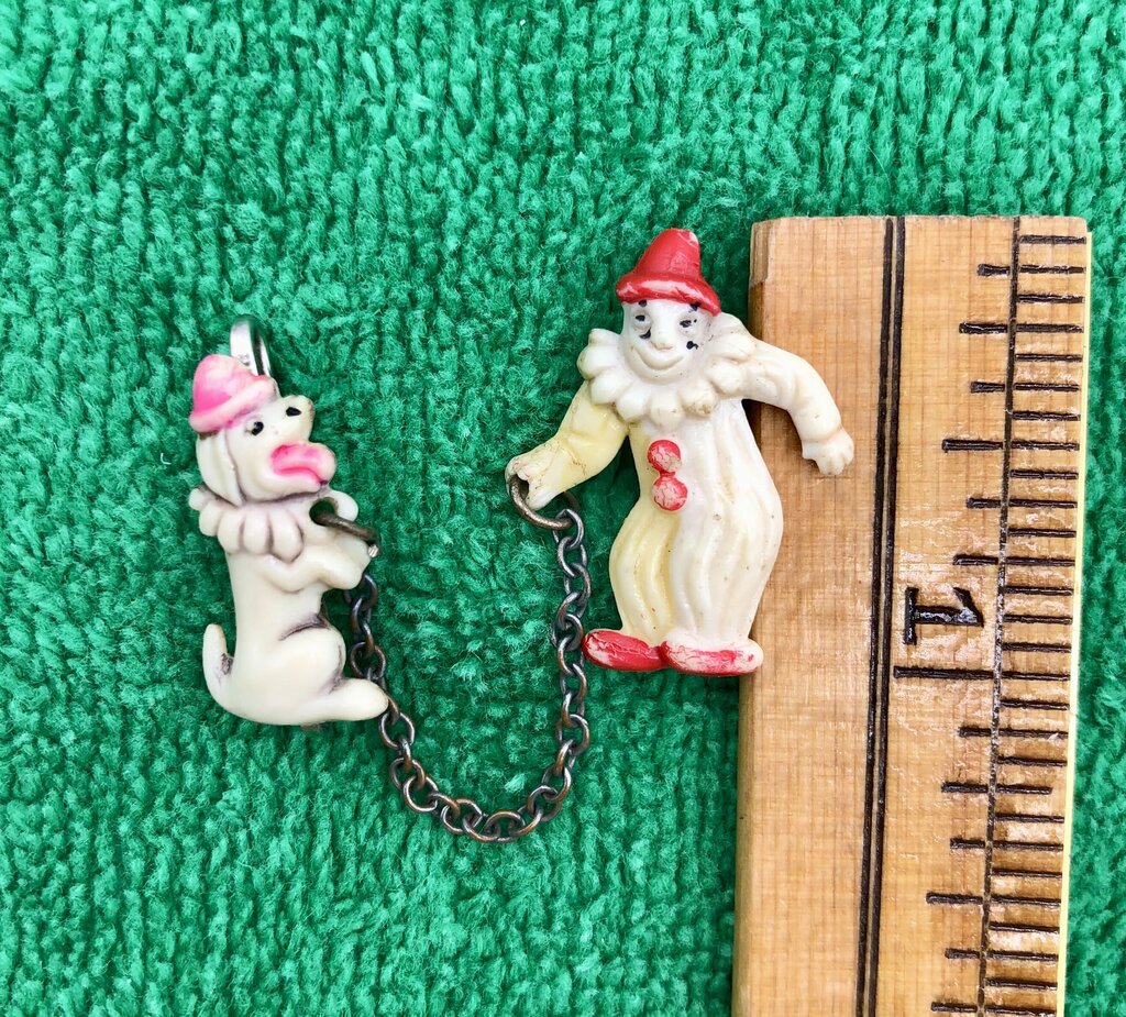 1950s/60s Circus Clown w/ Dog Dble Pin Brooch /b