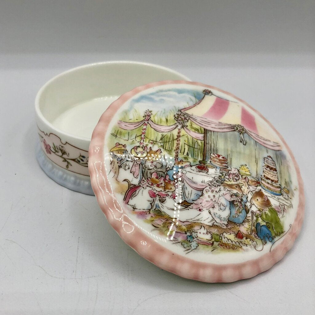 Royal Doulton Brambly Hedge “The Birthday” Trinket Box /b