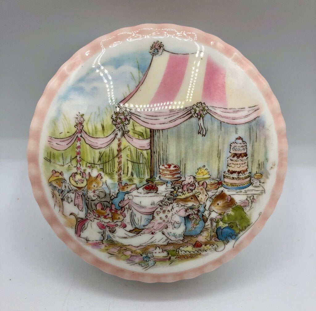 Royal Doulton Brambly Hedge “The Birthday” Trinket Box /b