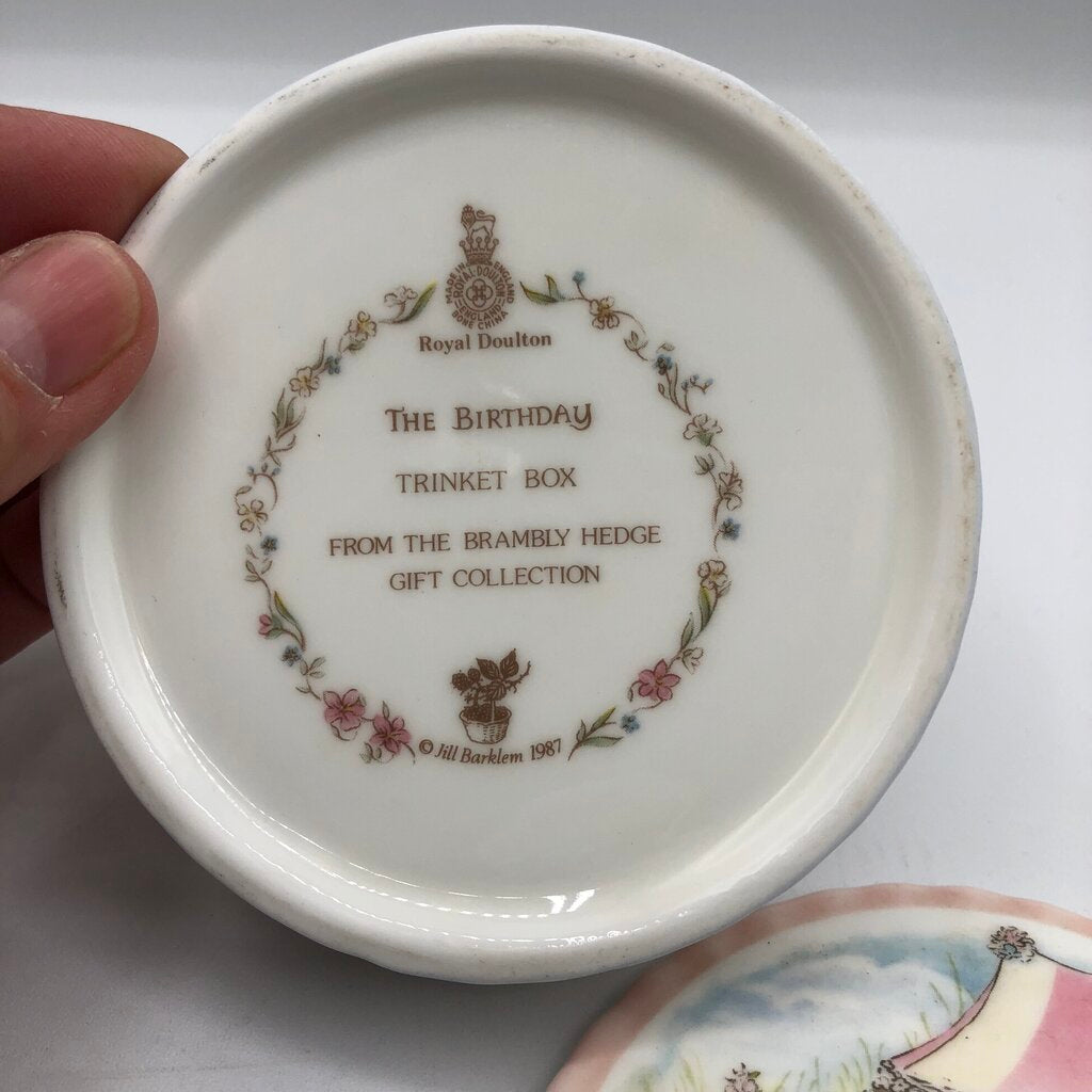Royal Doulton Brambly Hedge “The Birthday” Trinket Box /b