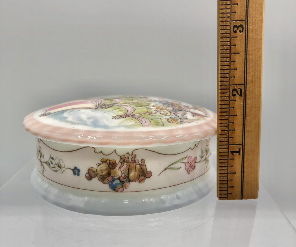 Royal Doulton Brambly Hedge “The Birthday” Trinket Box /b