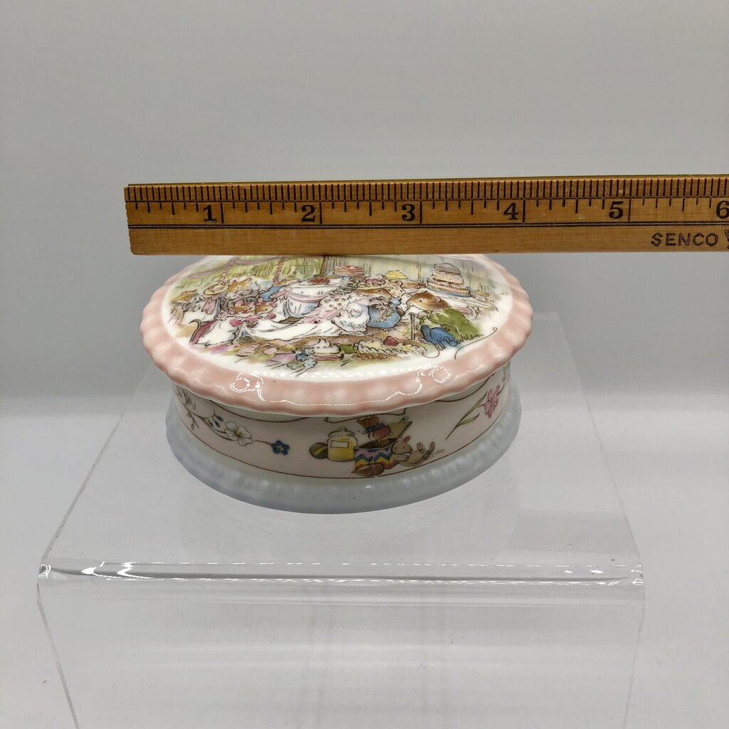 Royal Doulton Brambly Hedge “The Birthday” Trinket Box /b