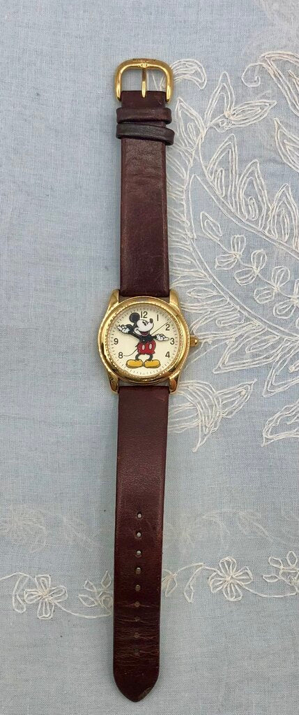 Disney Store Mickey Mouse Quartz Watch DS1208 /b