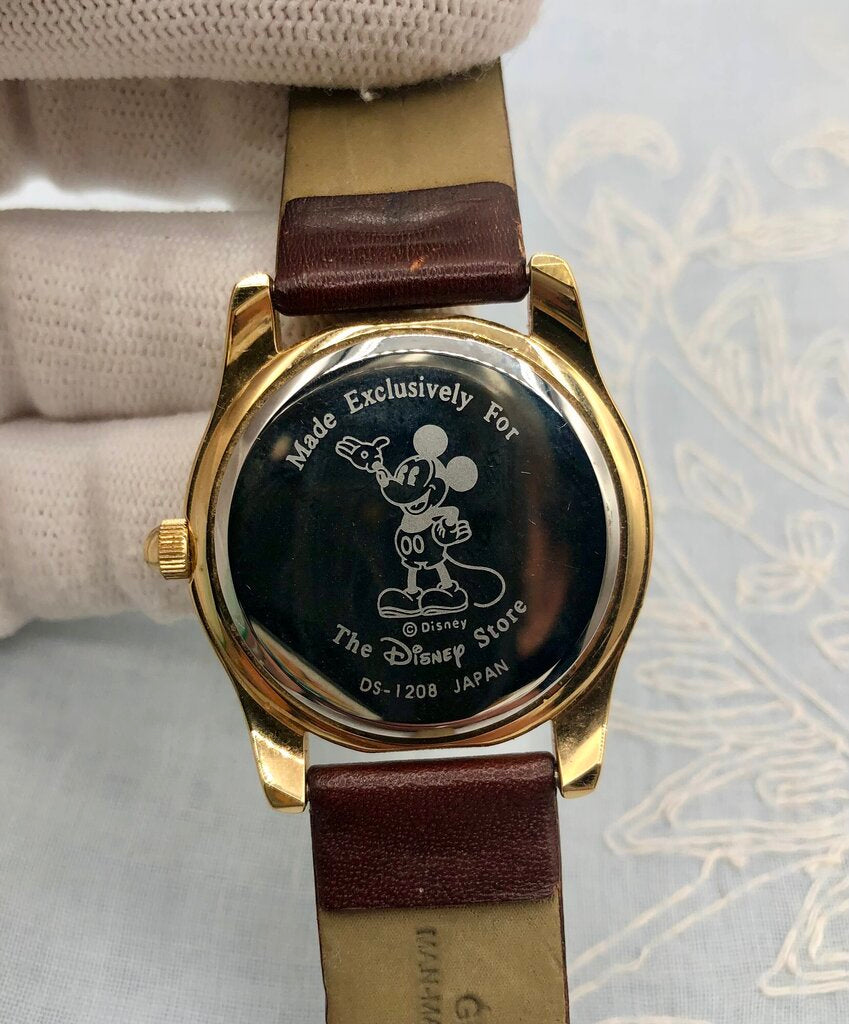 Disney Store Mickey Mouse Quartz Watch DS1208 /b