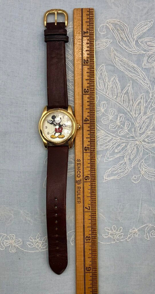 Disney Store Mickey Mouse Quartz Watch DS1208 /b