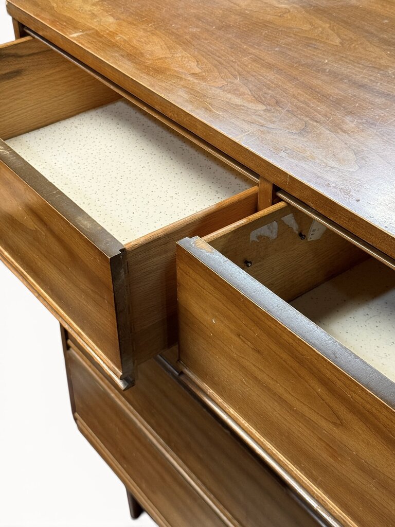 Oak 5 Drawer Dresser (HAS DAMAGE)