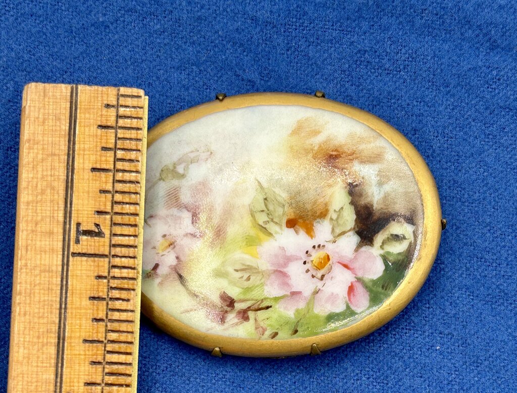 Antique Victorian/Edwardian Hand-Painted Porcelain Brooch /j