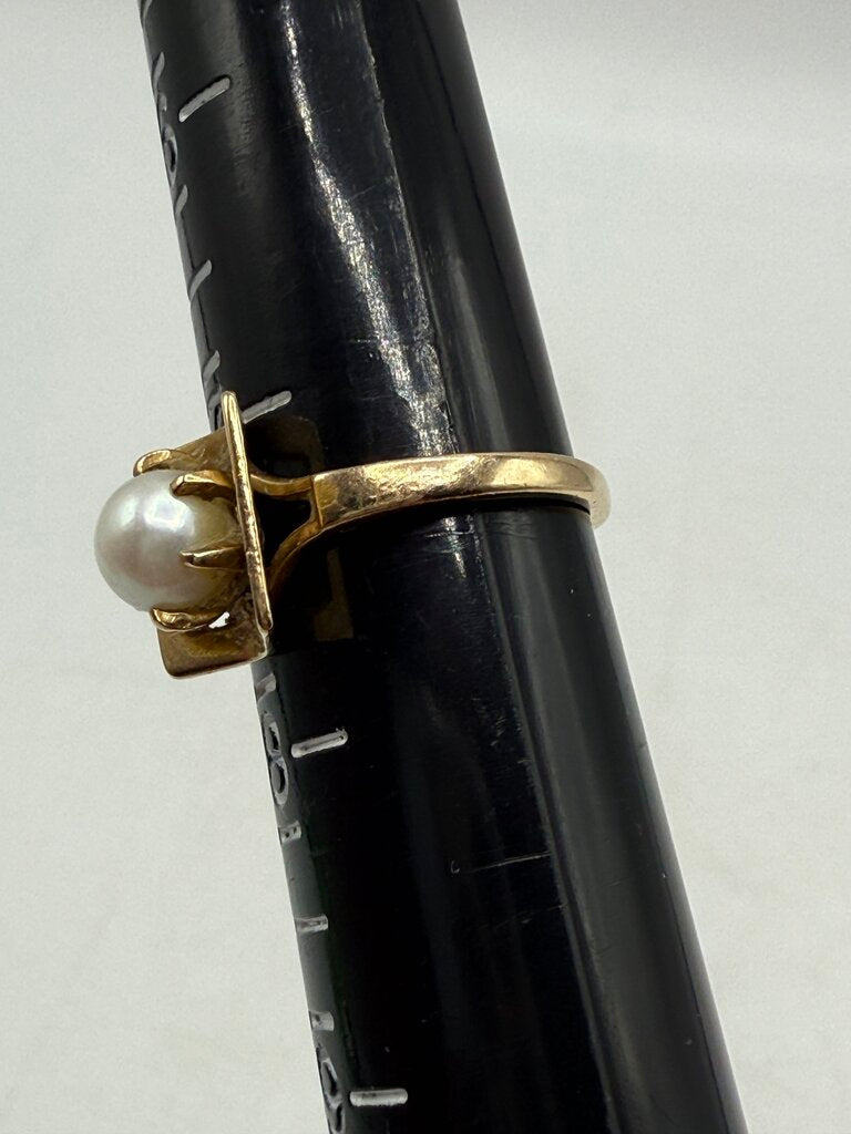 Vintage Yellow Gold 10KT Pearl Ring Size 7.5 /ro