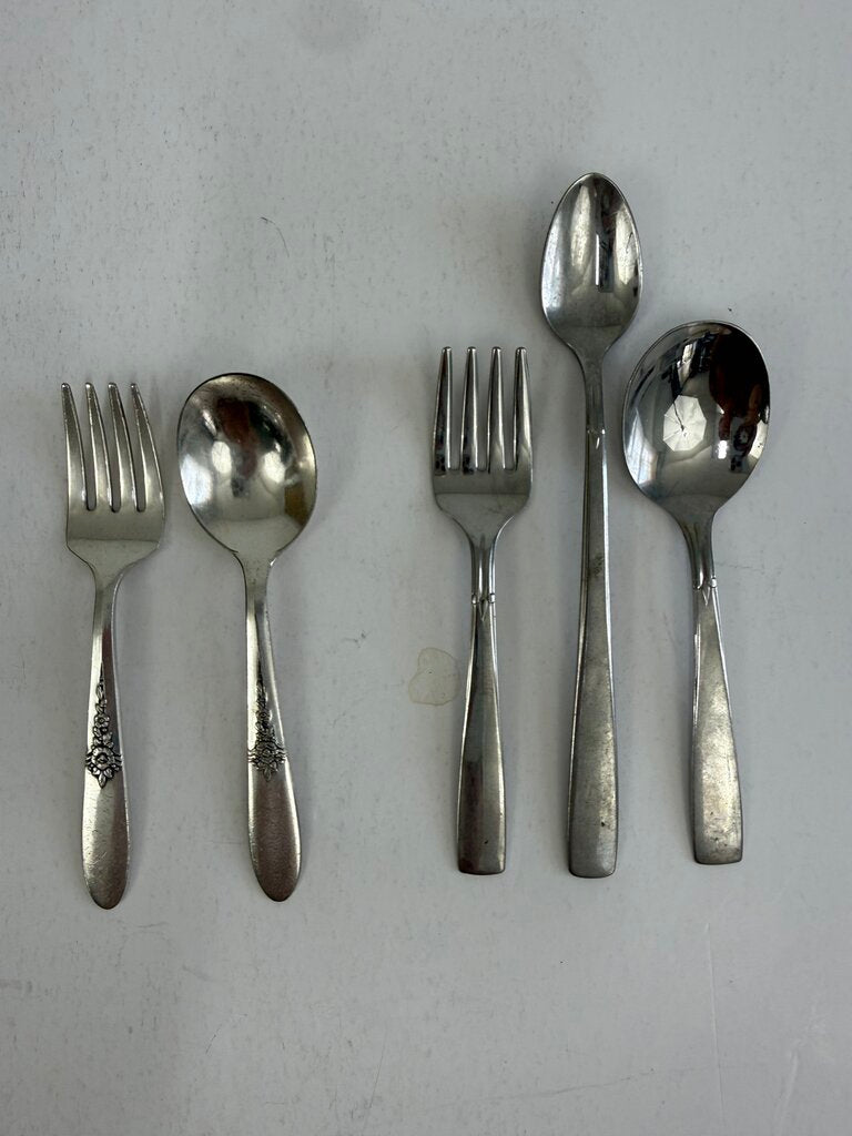 Oneida WM Rogers SilverPlate Flatware Brittany Rose 47 PCs./ro