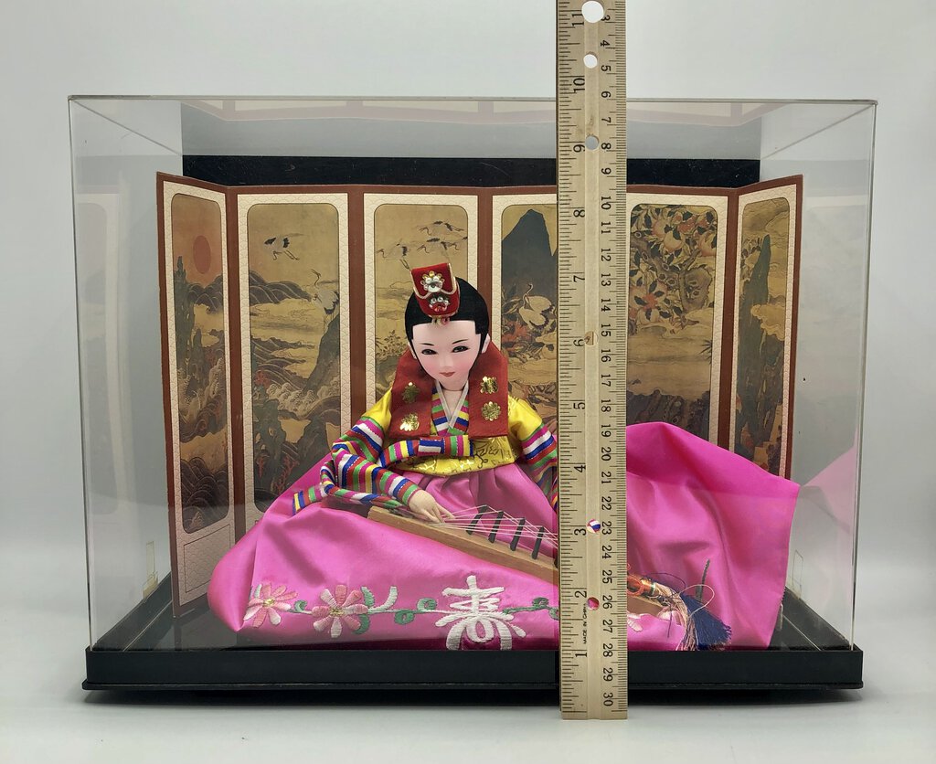Vtg Korean Doll in Case Playing a Gayageum Beautiful /b