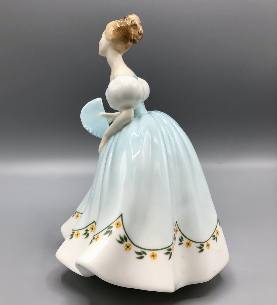 Royal Doulton “First Dance” HN2803 Porcelain Figurine /b