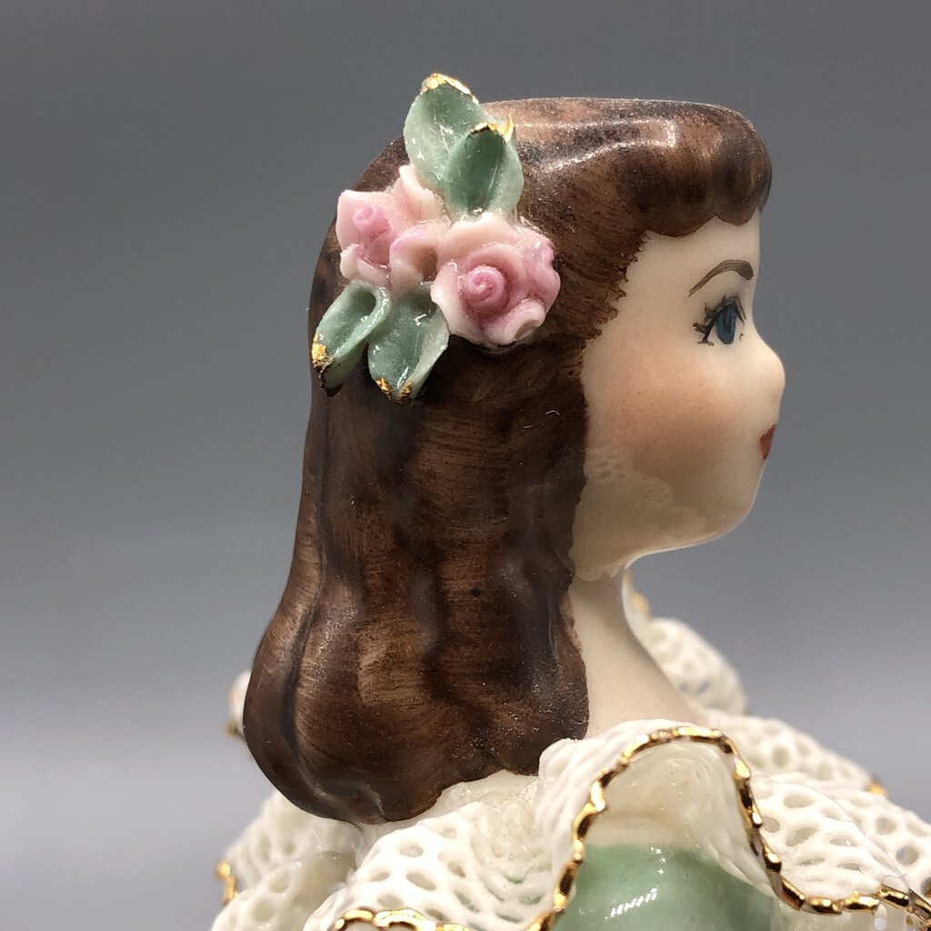 Vtg Lee Wollard “Sandra” 196A Dresden Lace Figurine /b