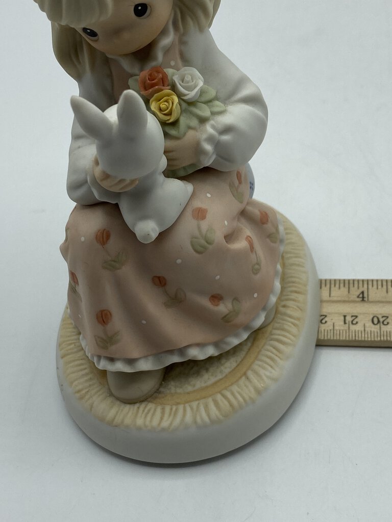 Precious Moments Figurine - Living Each Day with Love /ro