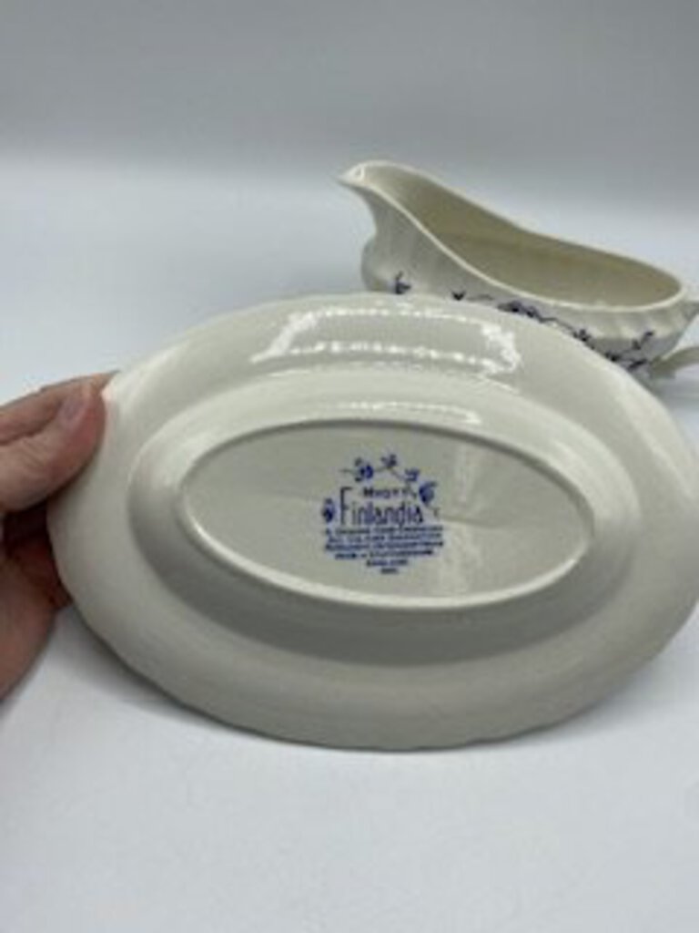 Myott Finlandia Fine Staffordshire Ware England Blue/White Gravy Boat w/Underplate /roh