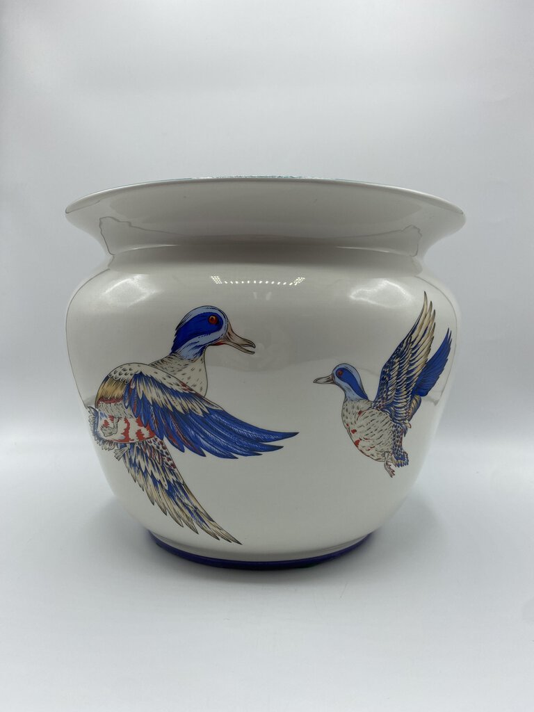 Large Pot Decor white with Multi-Colored Ducks in Flight 8” Tall /rw