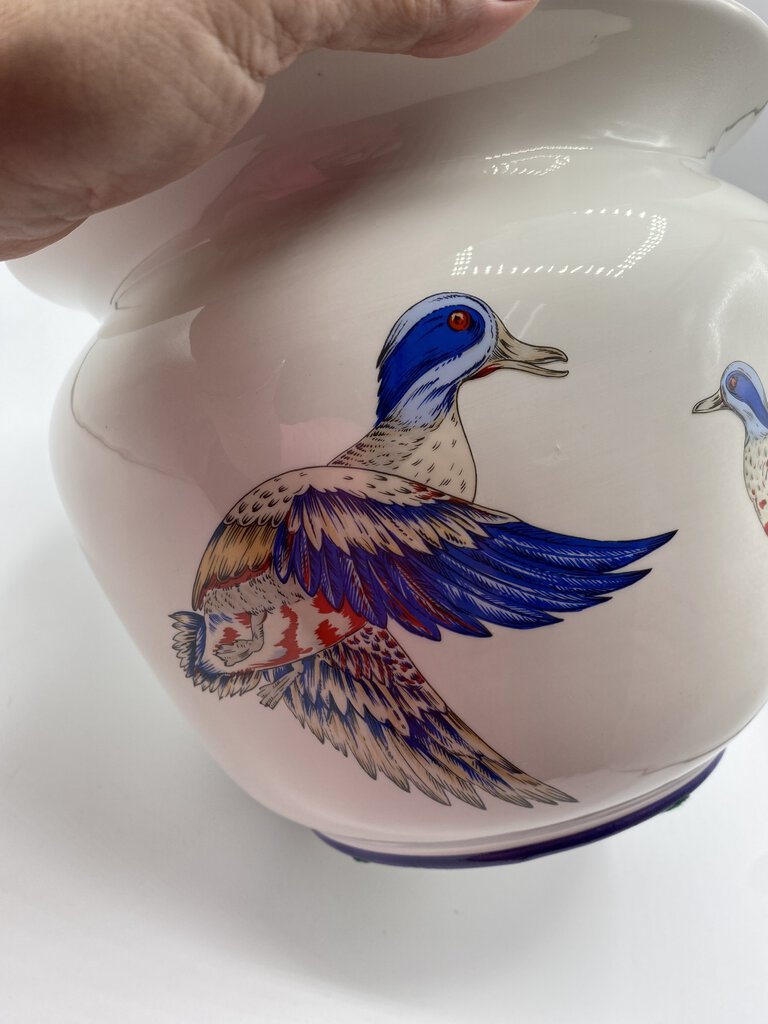 Large Pot Decor white with Multi-Colored Ducks in Flight 8” Tall /rw