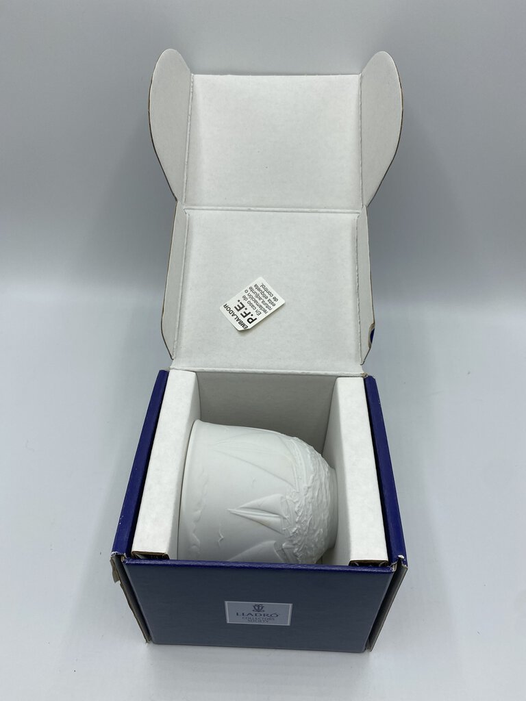 Lladro Collectors Society #17657 White Porcelain 3.5” Cup “Sailing the Seas” /rw