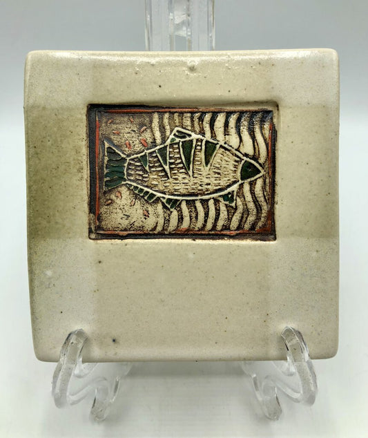 Otis Pottery Tile Small Fish 4”x4” /b