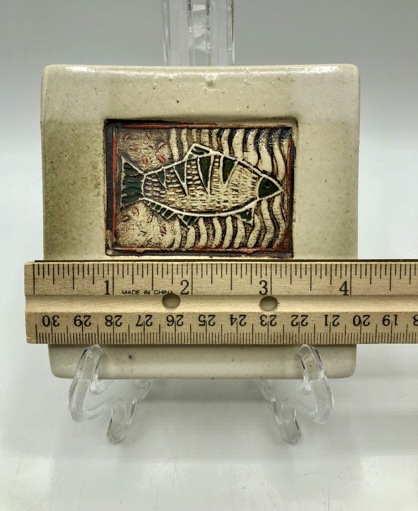 Otis Pottery Tile Small Fish 4”x4” /b