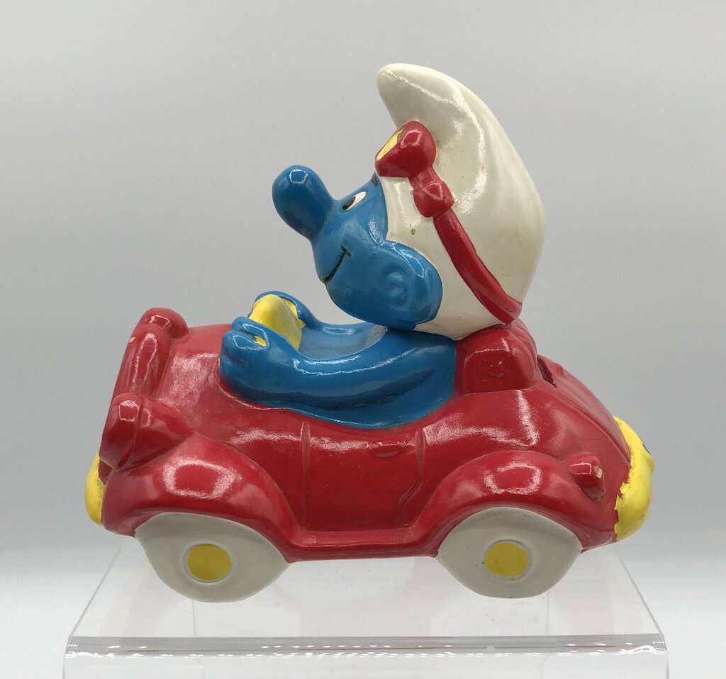 Vintage 1983 Smurf in Car Coin Bank /b