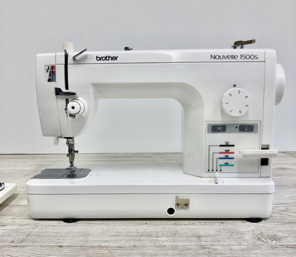 Brother PQ-1500S Sewing Machine w/ Sewing Feet Attachments B