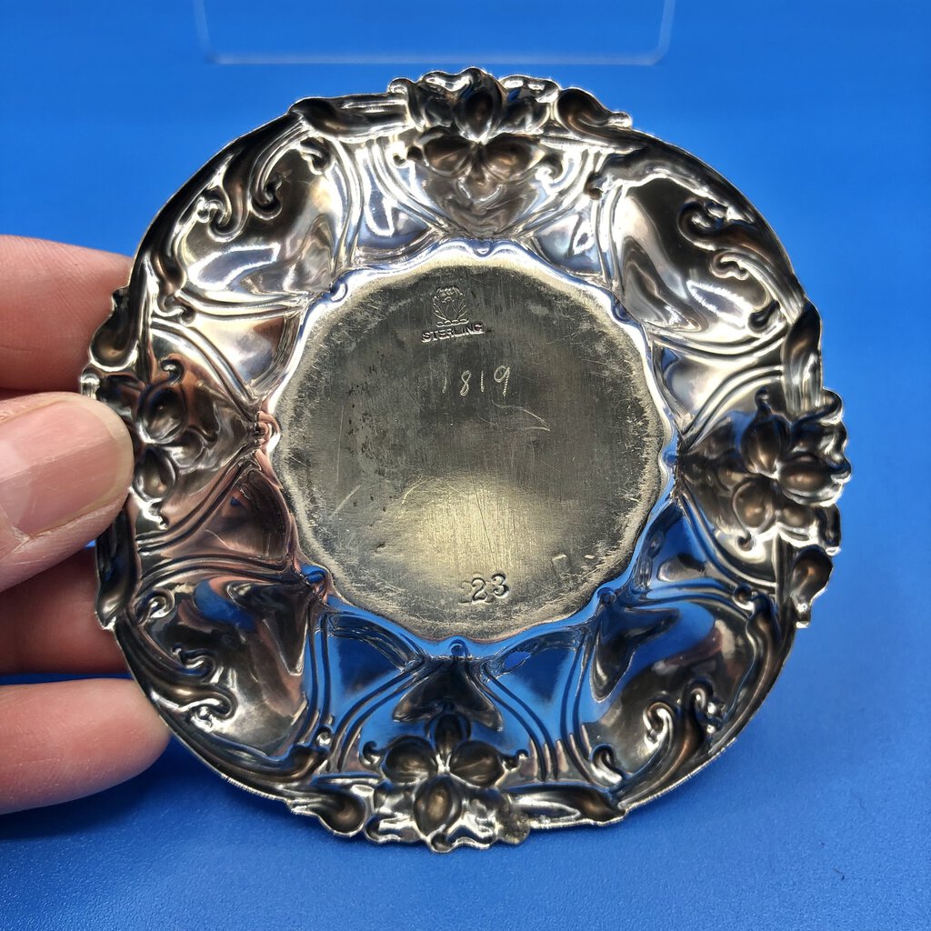 Meriden Britannia Co. Sterling Silver Repousse Lily Nouveau Small Bowl /b