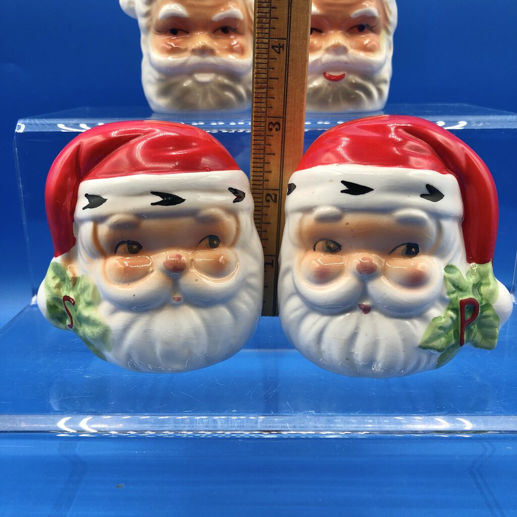 2 Sets Vintage Santa Claus Head S&P Shakers /b