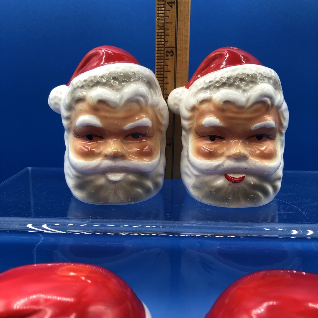 2 Sets Vintage Santa Claus Head S&P Shakers /b