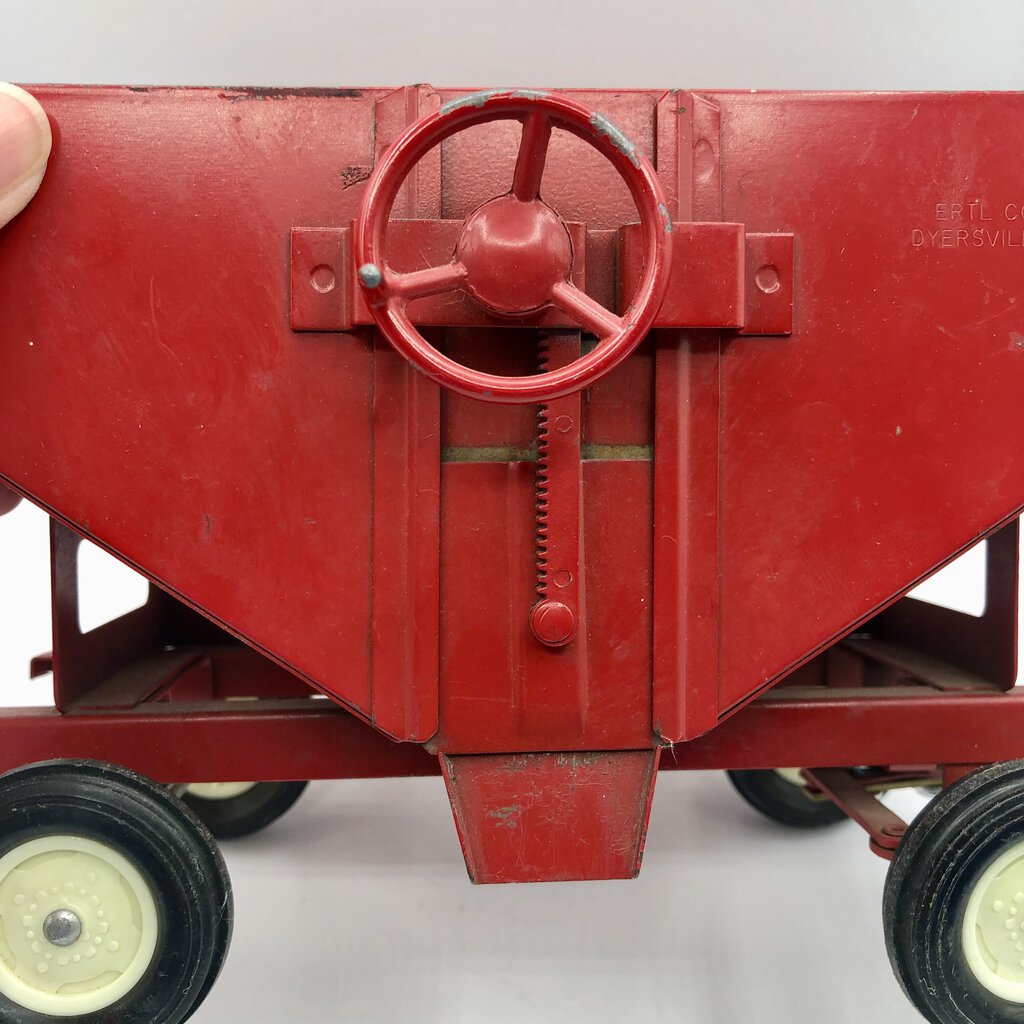 Vintage Ertl 1:16 Scale Gravity Feed Wagon /b