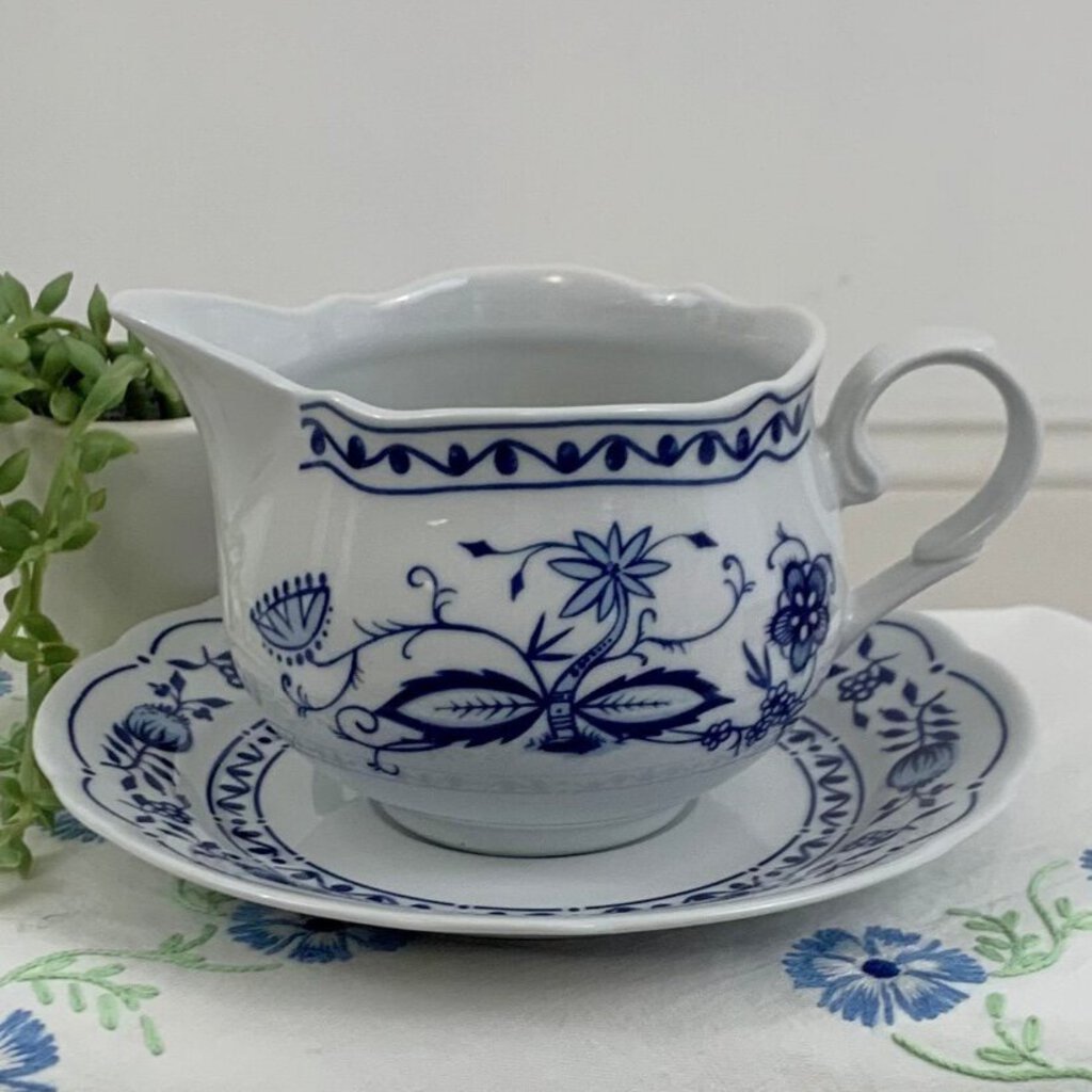 Zwiebelmuster Blue Onion by Kahla Gravy Boat and Underplate Blueware Made in GDR /cb