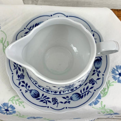 Zwiebelmuster Blue Onion by Kahla Gravy Boat and Underplate Blueware Made in GDR /cb