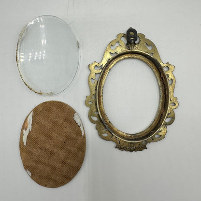 Vintage Ornate 5 1/4” Oval Brass Wall Frame w/Convex Glass Made In Italy /cb