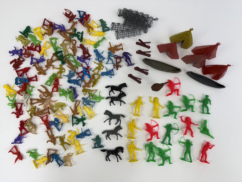 VTG Lot of 136 pcs. Plastic Multi-colored Cowboys, Indians Figures + accessories 1960ies /rb