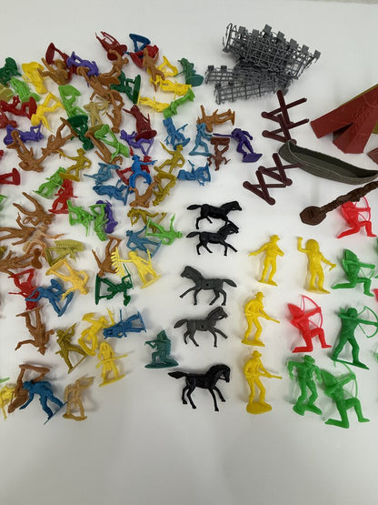 VTG Lot of 136 pcs. Plastic Multi-colored Cowboys, Indians Figures + accessories 1960ies /rb