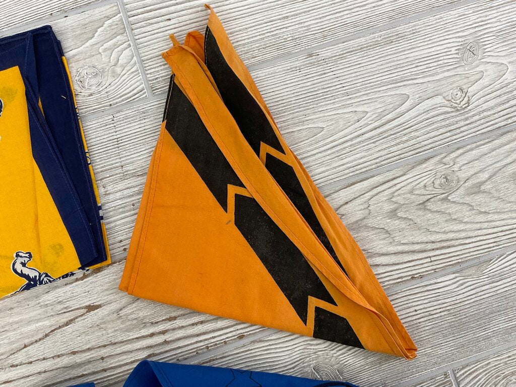 Vintage Boy Scout of America Cub Scout Official Uniform Long Sleeve Shirt & 5 Bandanas - Camp Pendalouan, Michigan /s