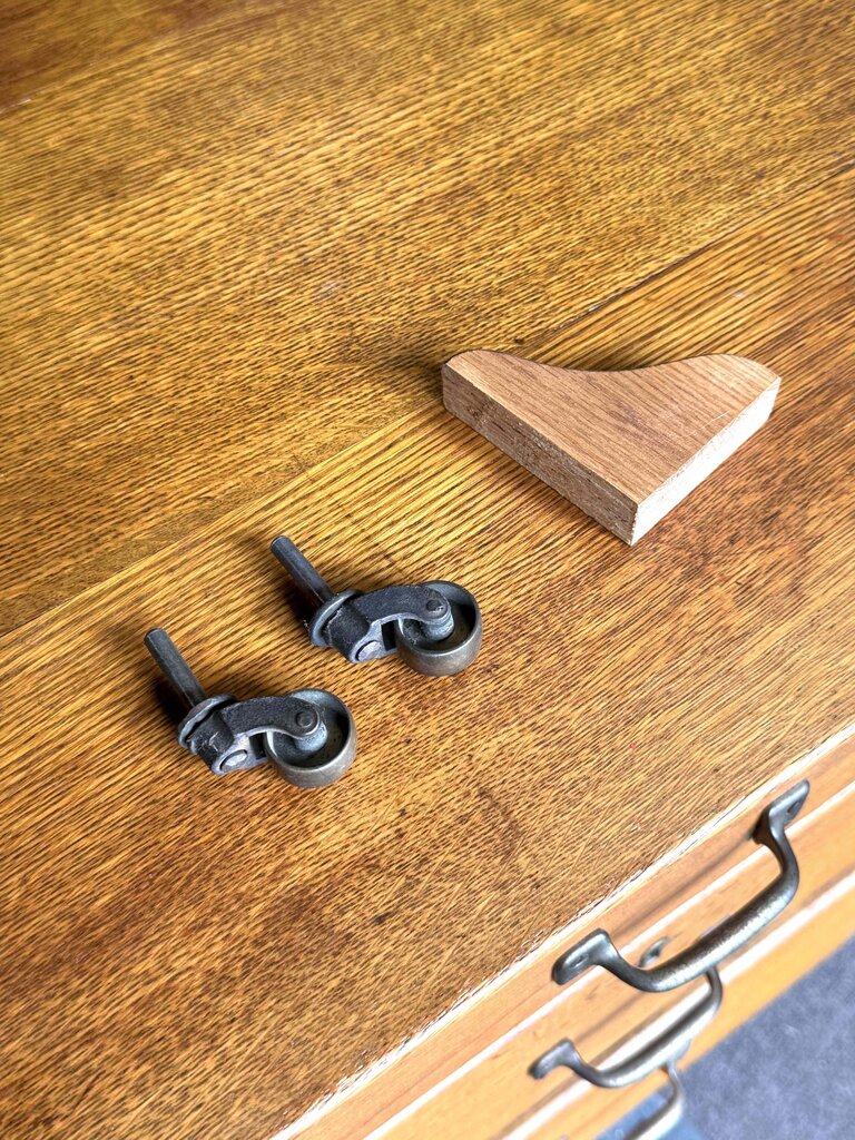 Flip-Top Desk/Table On Wheels