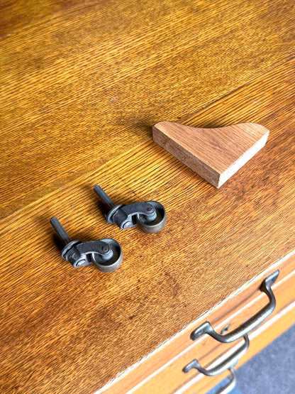 Flip-Top Desk/Table On Wheels