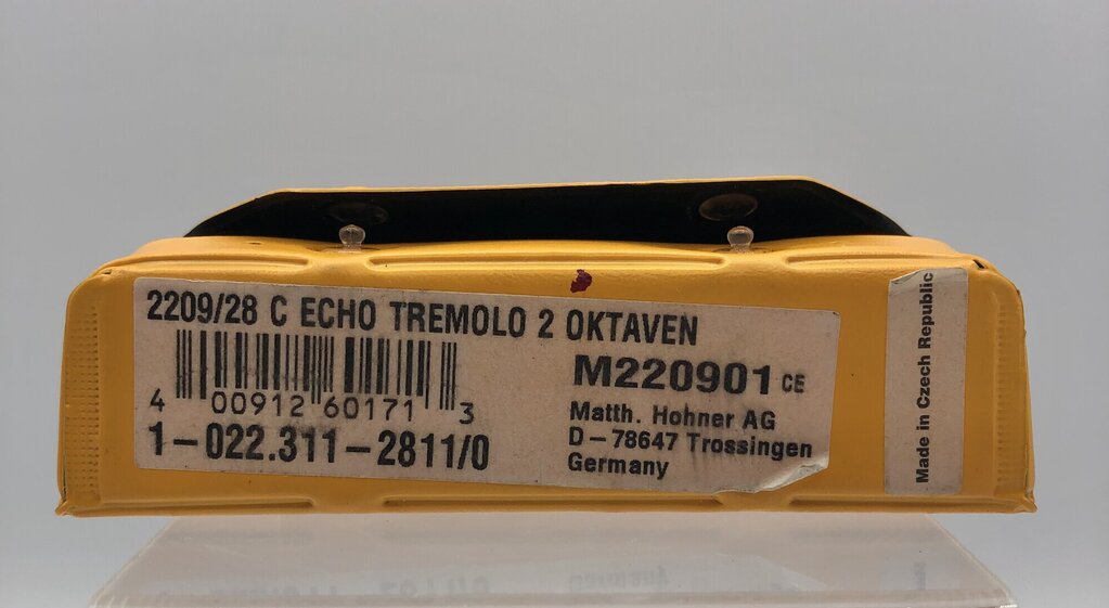 M. Horner Echo 2209 C Harmonica w. Case /b