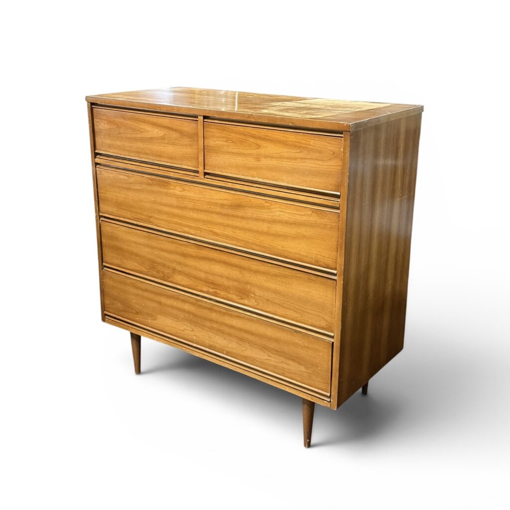 Oak 5 Drawer Dresser (HAS DAMAGE)