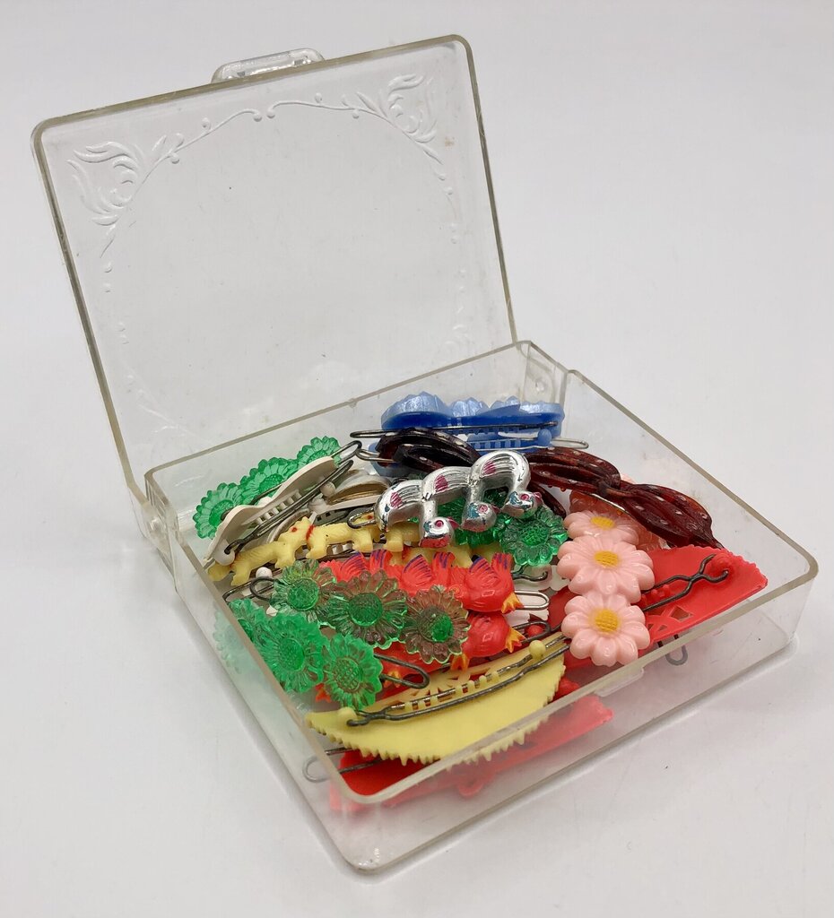 Lot of 1960’s Child’s Novelty Barrettes w/ Case ~ 22pc /b