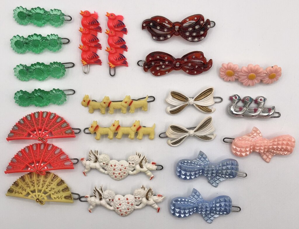 Lot of 1960’s Child’s Novelty Barrettes w/ Case ~ 22pc /b