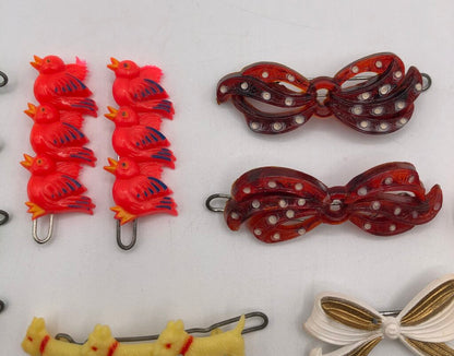 Lot of 1960’s Child’s Novelty Barrettes w/ Case ~ 22pc /b
