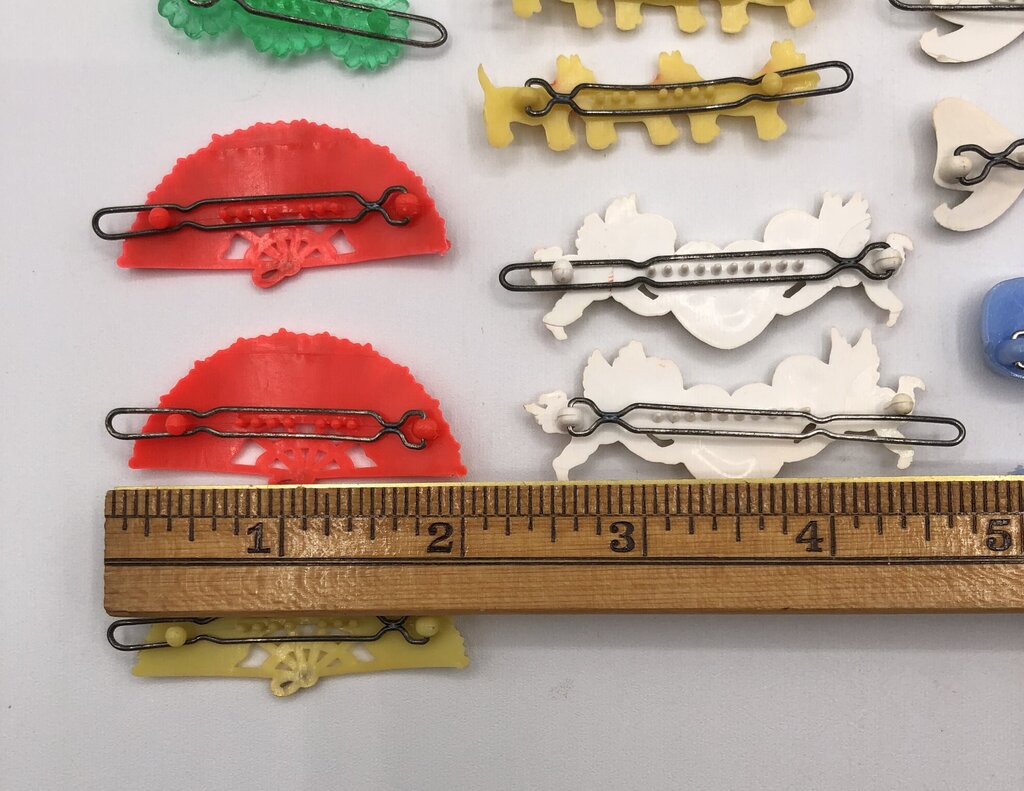 Lot of 1960’s Child’s Novelty Barrettes w/ Case ~ 22pc /b