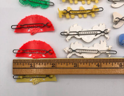 Lot of 1960’s Child’s Novelty Barrettes w/ Case ~ 22pc /b