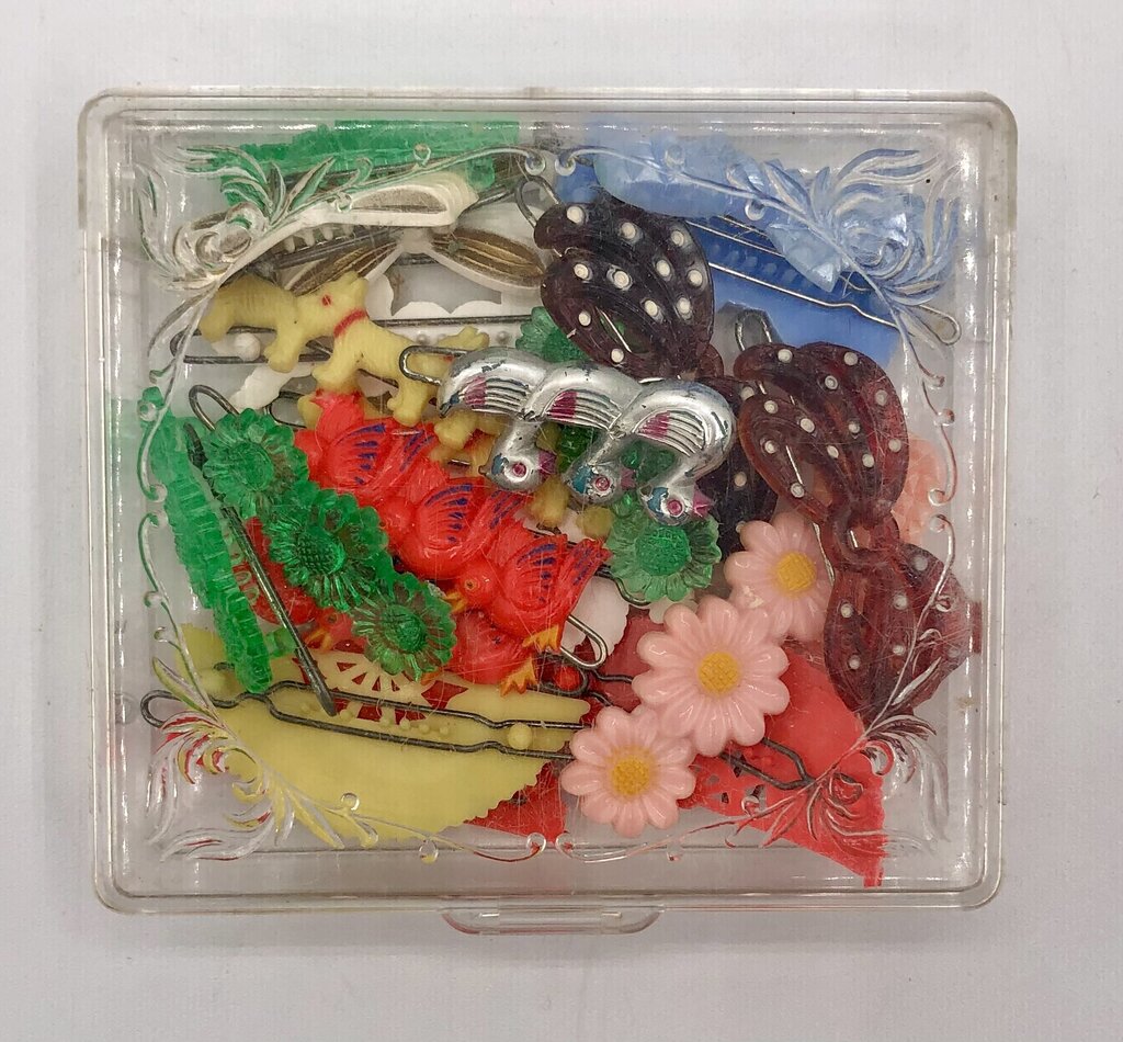 Lot of 1960’s Child’s Novelty Barrettes w/ Case ~ 22pc /b