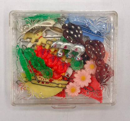 Lot of 1960’s Child’s Novelty Barrettes w/ Case ~ 22pc /b