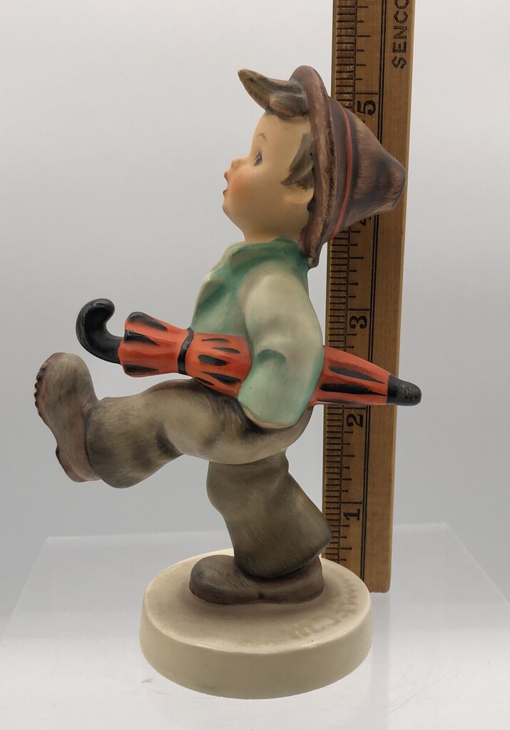 Vtg Goebel W. Germany Hummel “Happy Traveler” #109 Porcelain Figurine /b