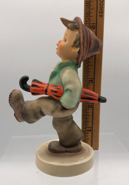 Vtg Goebel W. Germany Hummel “Happy Traveler” #109 Porcelain Figurine /b